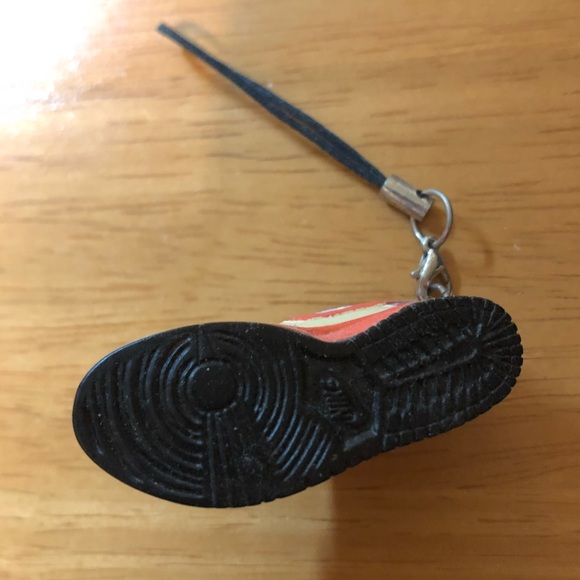 Nike SB Dunk Reese Forbes Hunter Keychain - Picture 6 of 6